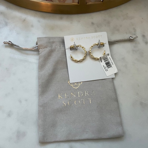 Kendra Scott Lexi Gold Small Hoop Earrings in White CZ - Picture 4 of 5